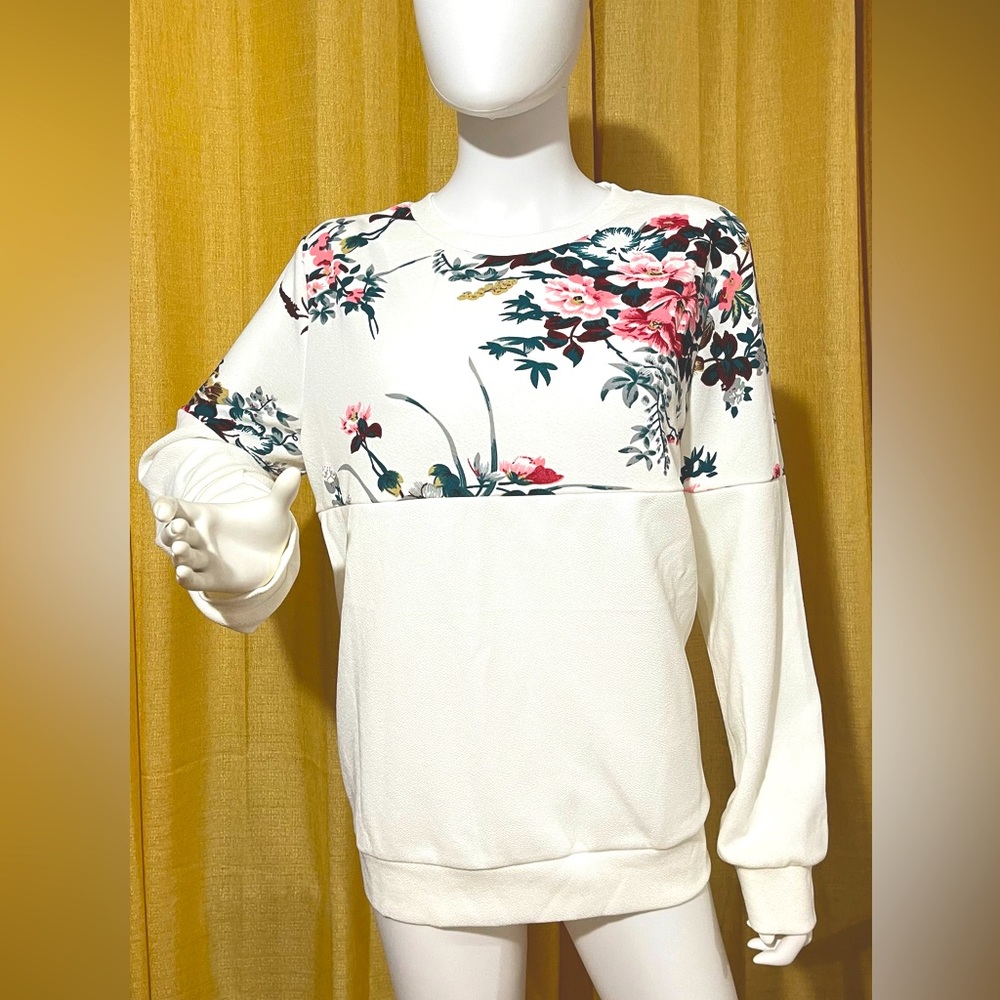 Brand new Sweater with flowers